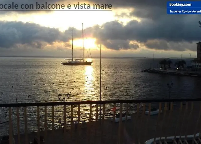 Ampio Monolocale Con Balcone Fronte Mare