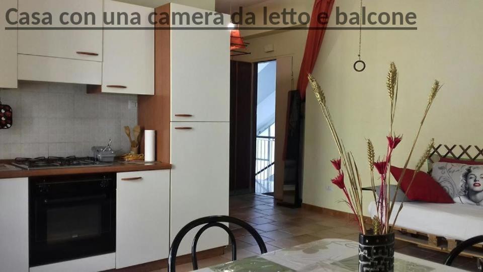 Ampio Monolocale Con Balcone Fronte Mare