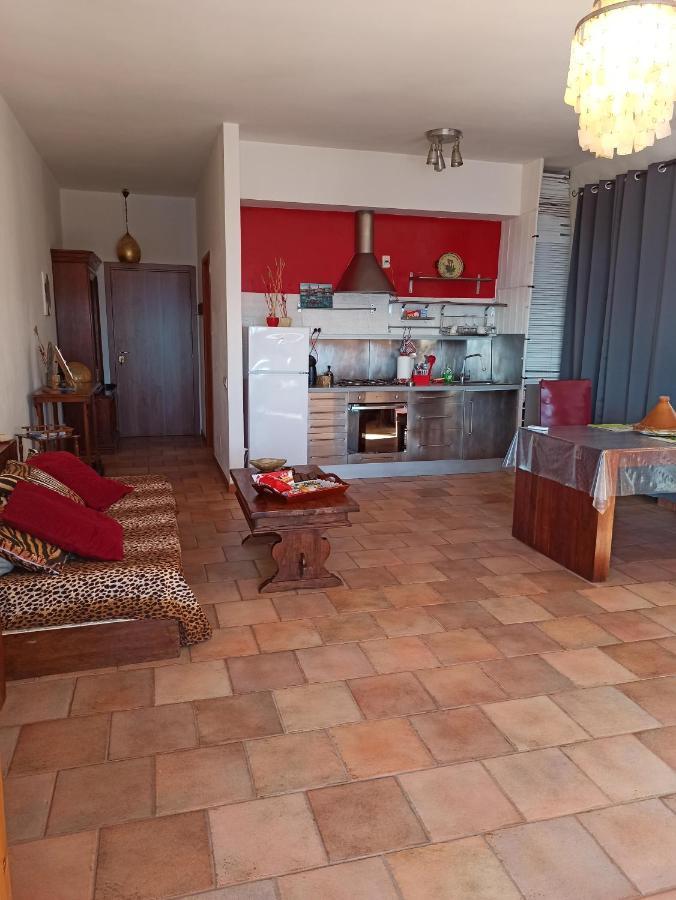 Ampio Monolocale Con Balcone Fronte Mare *