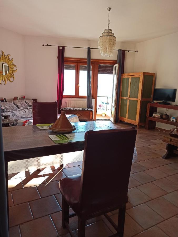 Ampio Monolocale Con Balcone Fronte Mare