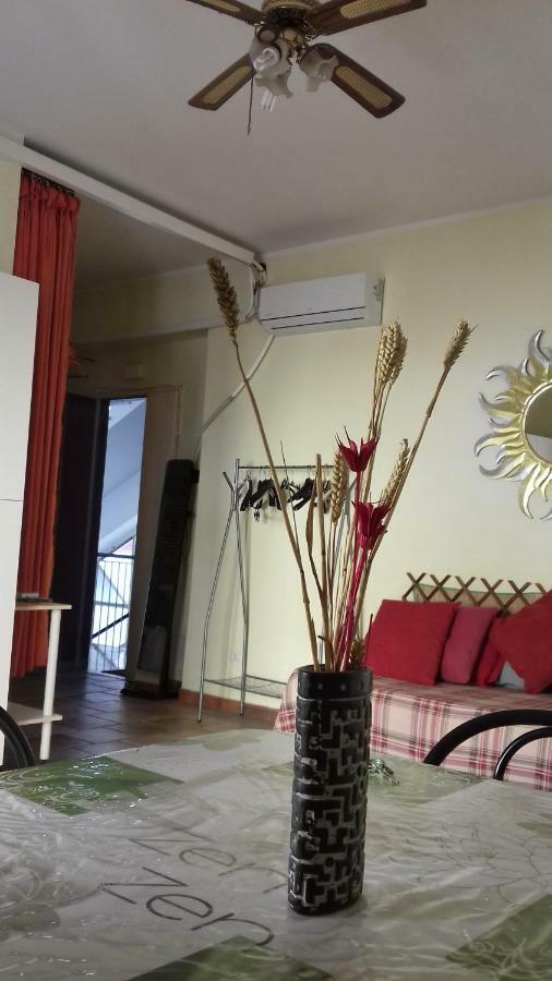 Ampio Monolocale Con Balcone Fronte Mare *